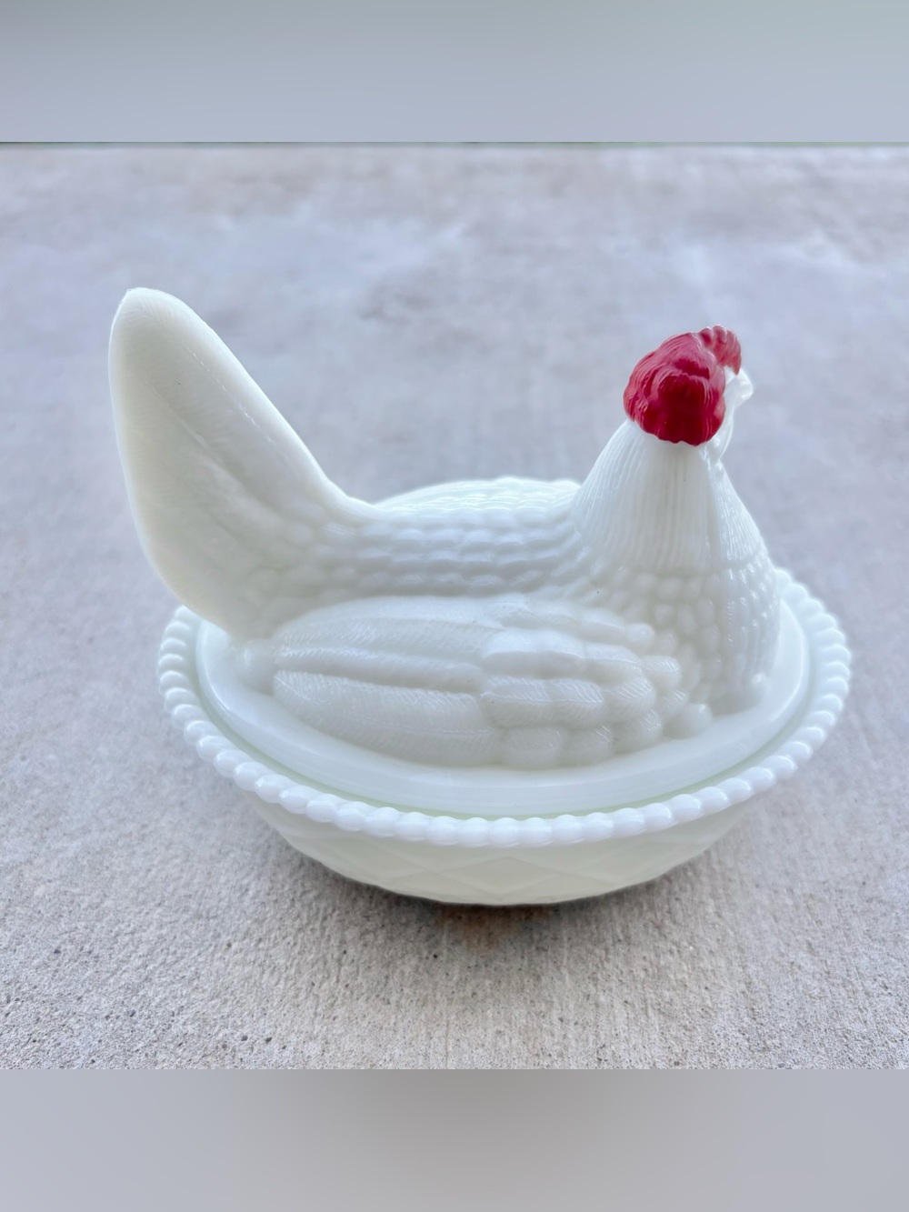 Westmoreland White Milk Glass Hen on Nest Covered Dish Red Comb Vintage 50s 60s - Picture 3 of 8